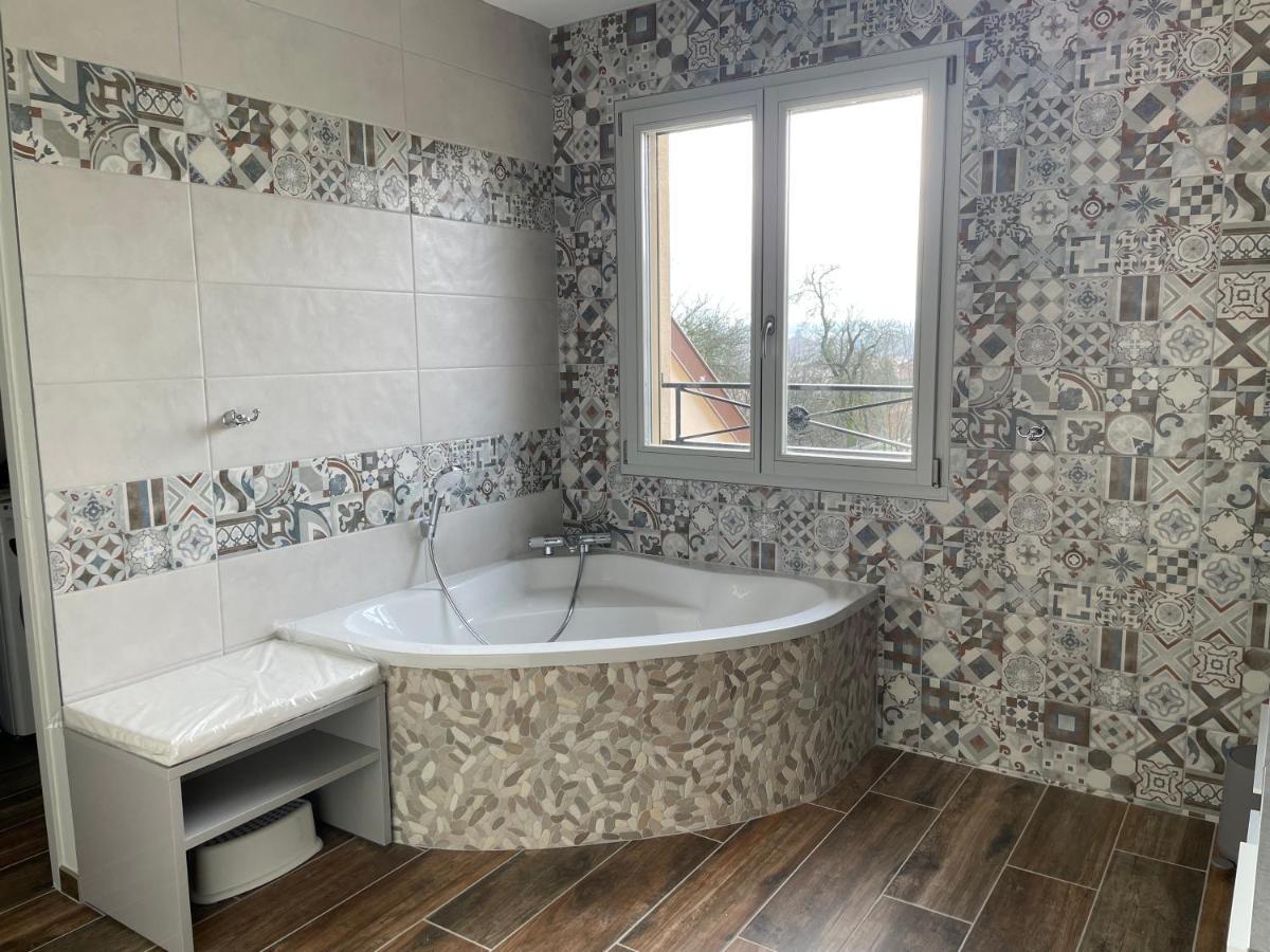 Chez La Rose Luxueuse Cottage Avec Jacuzzi Rouvres-la-Chetive Exterior photo