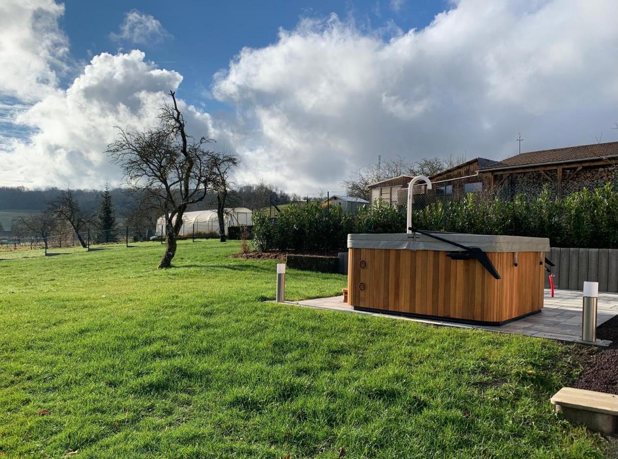 Chez La Rose Luxueuse Cottage Avec Jacuzzi Rouvres-la-Chetive Exterior photo