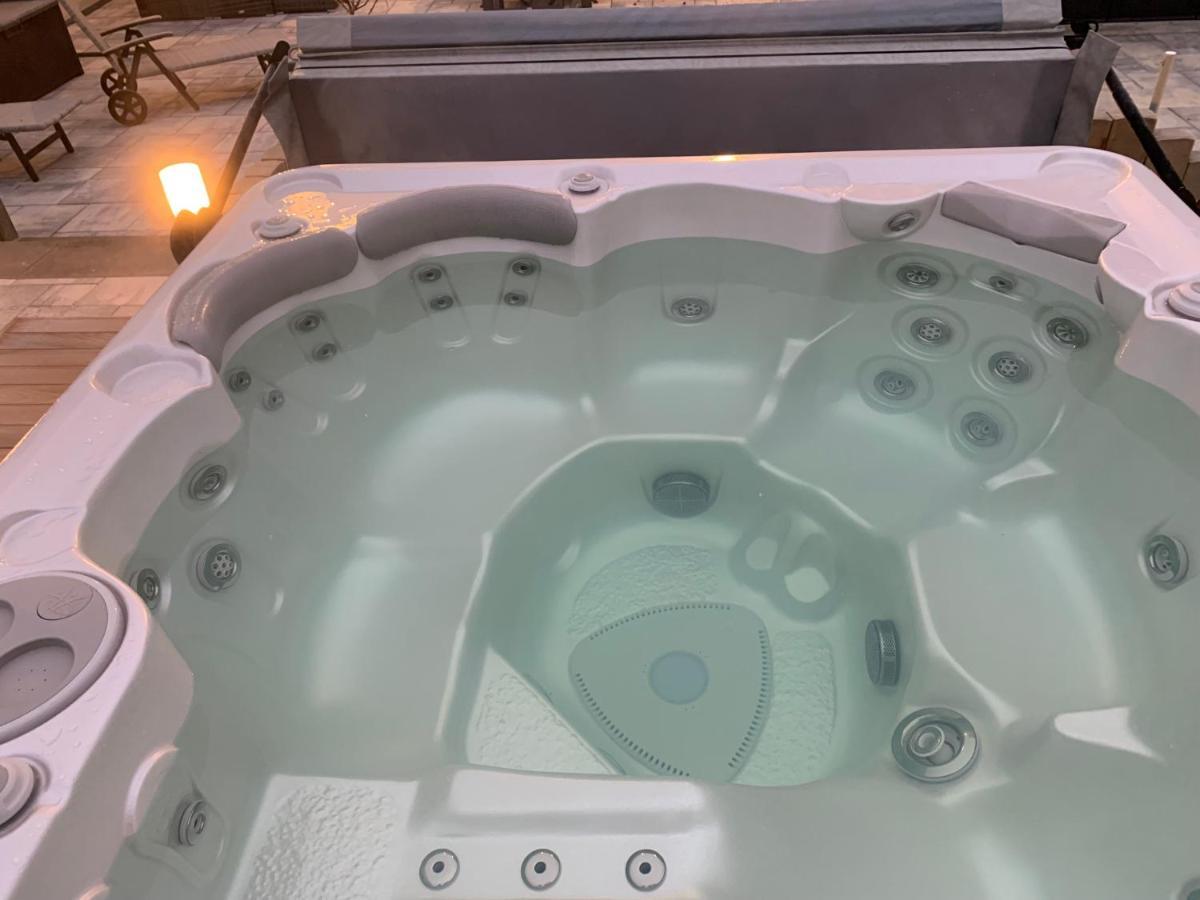Chez La Rose Luxueuse Cottage Avec Jacuzzi Rouvres-la-Chetive Exterior photo